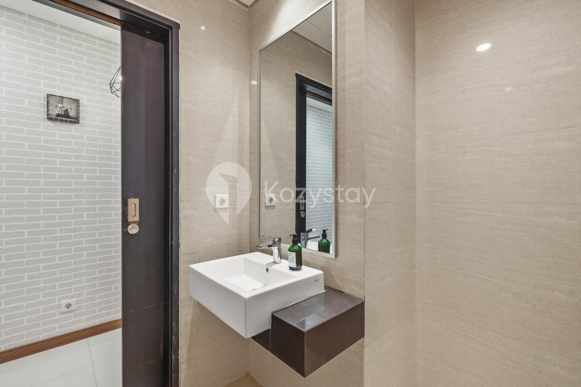 Meadow By Kozystay - Newly Renovated - Kebon Jeruk Giacarta Esterno foto
